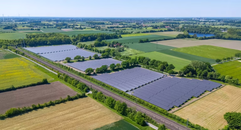 Ennigerloh-Oelde Solar Park – Aerial Photograph Aerial view of the Ennigerloh-Oelde solar park by LichtBlick with a capacity of 11.7 MWp